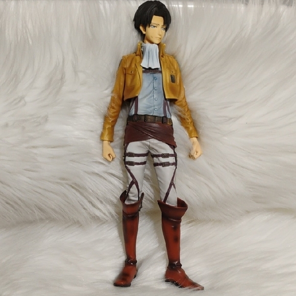 Attack On Titan Other - Action Figure with Brown and Yellow Outfit